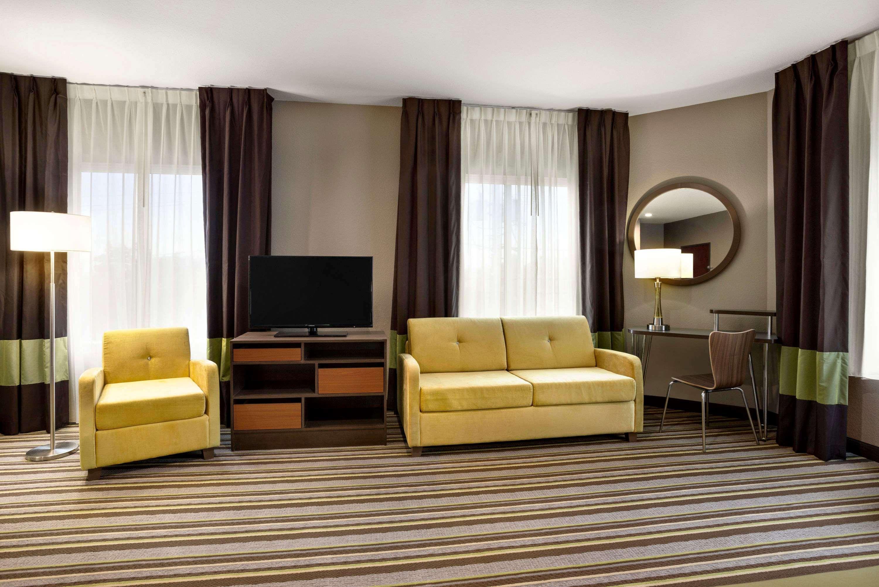 Super 8 By Wyndham Hershey Chocolate Avenue Екстериор снимка