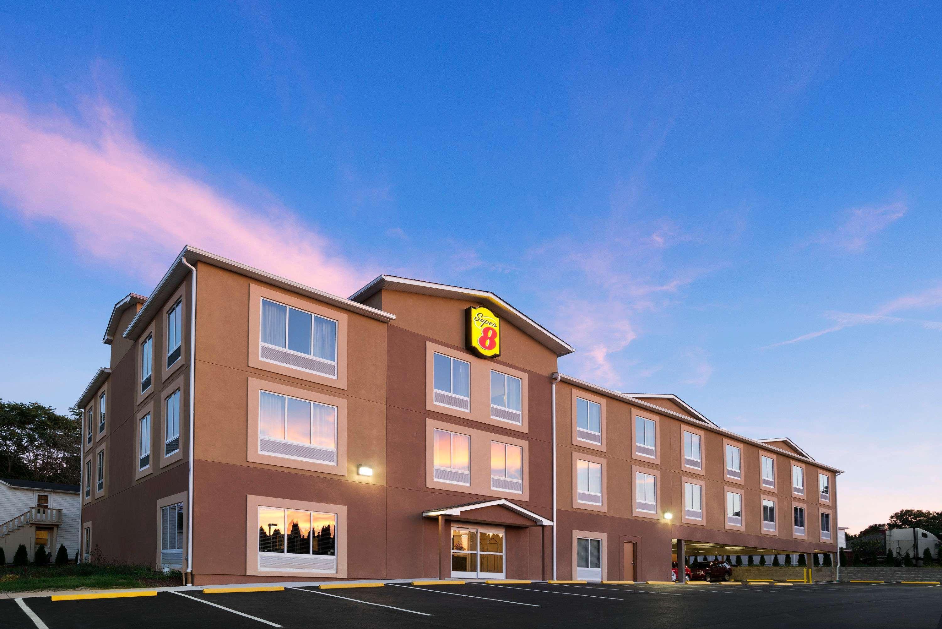 Super 8 By Wyndham Hershey Chocolate Avenue Екстериор снимка