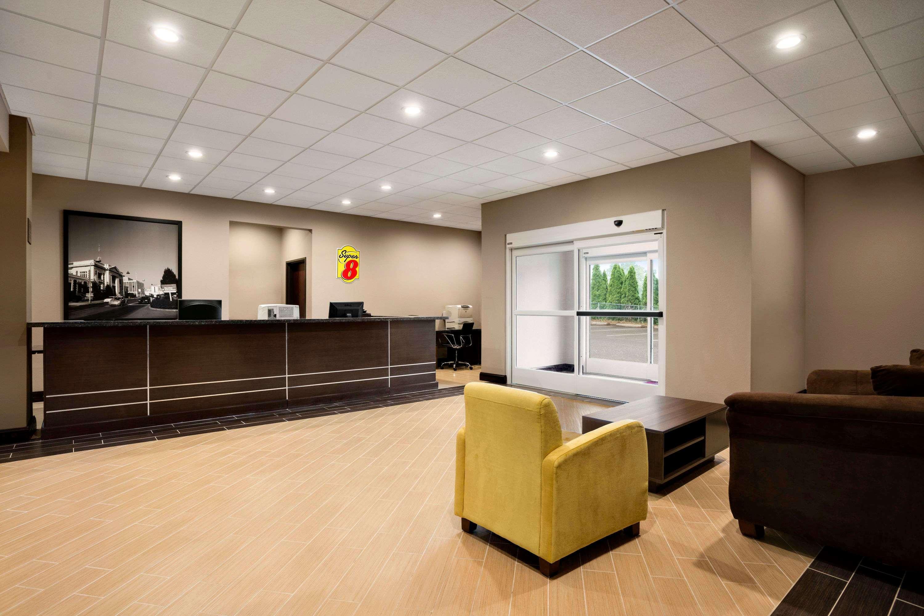 Super 8 By Wyndham Hershey Chocolate Avenue Екстериор снимка