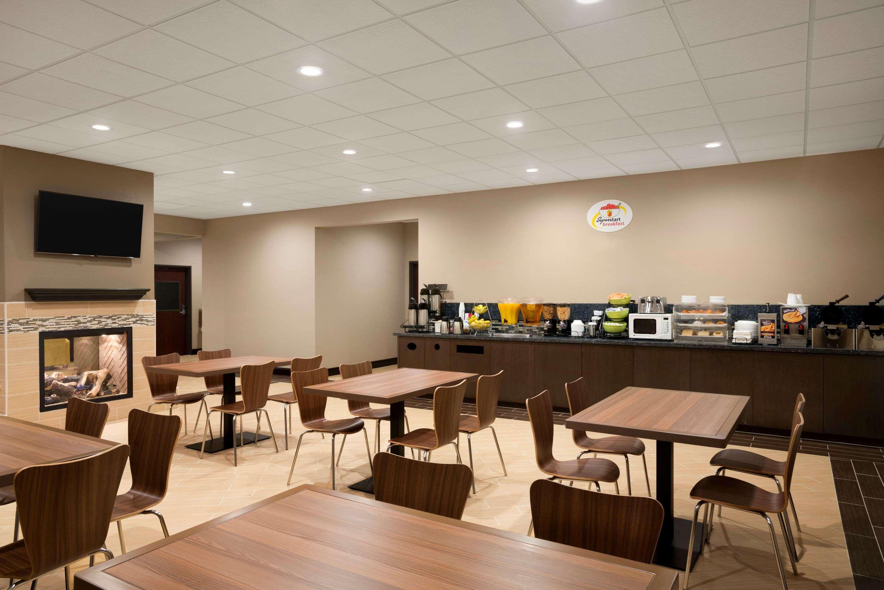Super 8 By Wyndham Hershey Chocolate Avenue Екстериор снимка