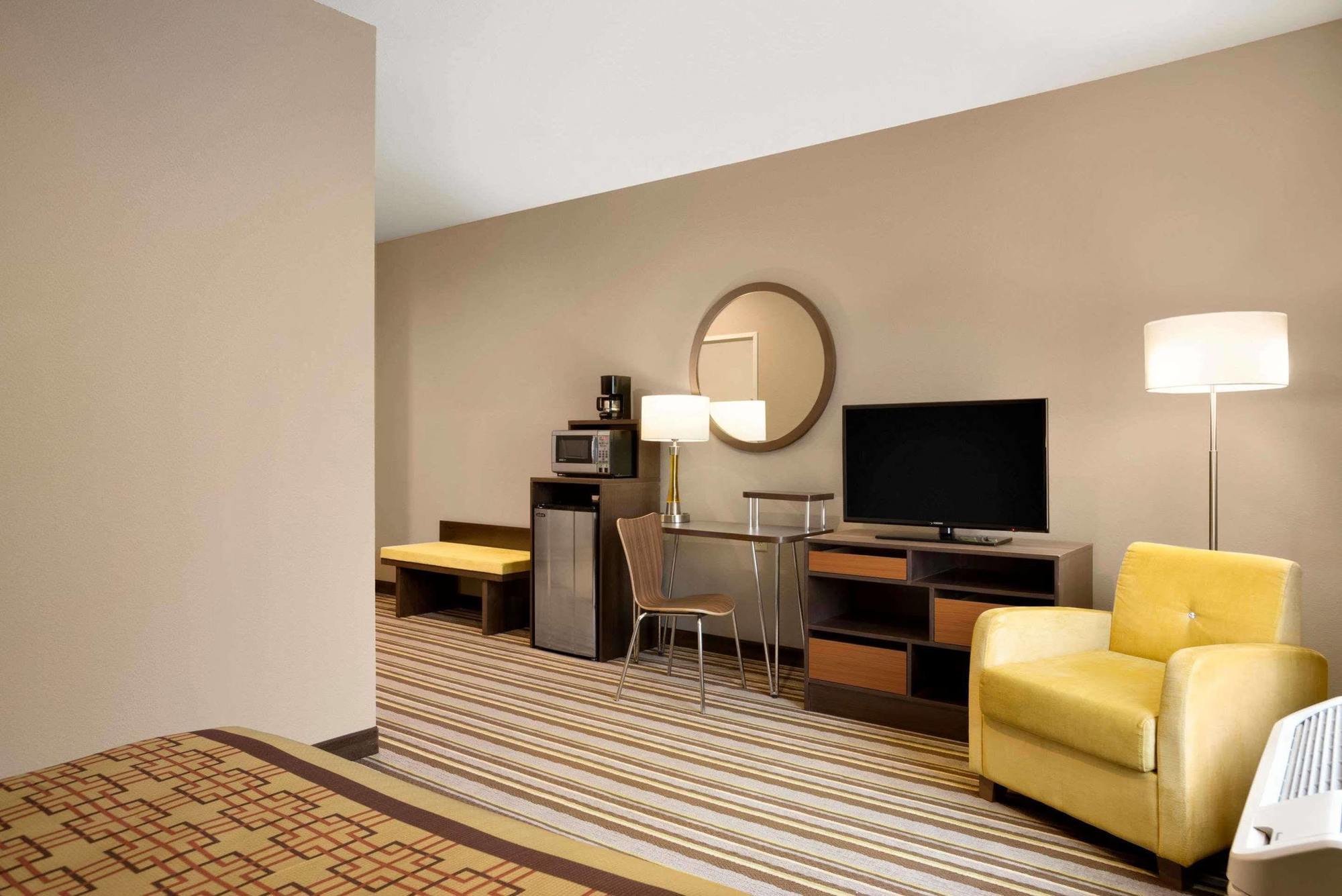 Super 8 By Wyndham Hershey Chocolate Avenue Екстериор снимка